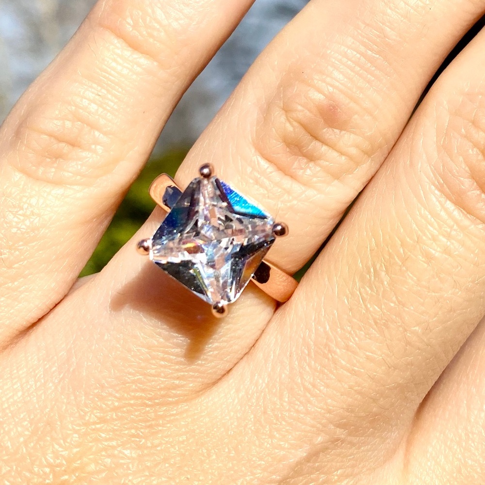 NEW Transparent Zircon Rose Gold Ring - Picture 3 of 6